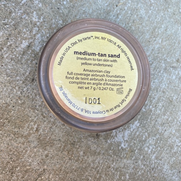 Tarte Amazonian Clay Med Tan-Sand foundation